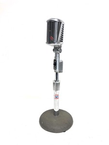 lot 50 image: Excellent Vintage ASTATIC Model 77 Chrome Microphone wStand