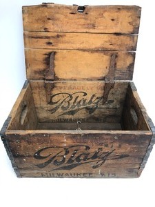 lot 53 image: Antique Pre-Prohibition BLATZ Wooden Beer Crate