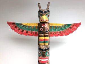 lot 55 image: Large Vintage Carved Wooden Native American Totem 