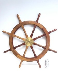 lot 162 image: Vintage Thick Solid Wood & Brass Ships Wheel