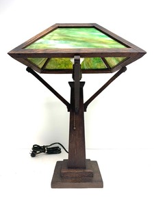 lot 216 image: Orig Antique Mission Oak Stained Glass Table Lamp