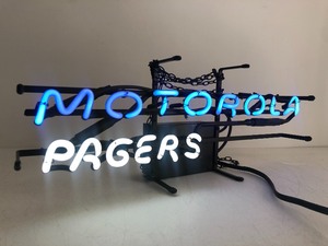 lot 222 image: Very Cool Working Retro 90s MOTOROLA PAGERS Lighted Neon Sign