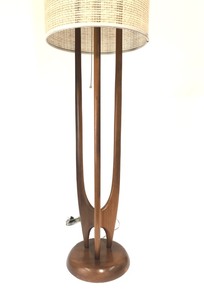 lot 248 image: Gorgeous Mid Century Sculpted Walnut MODELINE Floor Lamp