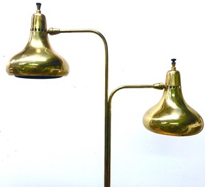 lot 250 image: Mid Century Brass Dual-Head LIGHTOLIER Floor Lamp