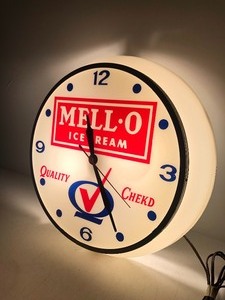 lot 260 image: Working Vintage MELL-O Ice Cream Lighted Advertising Clock
