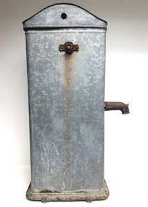 lot 262 image: Antique Primitive Galvanized Metal Hand Crank Cistern Water Pump