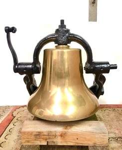 lot 1 image: Beautiful HUGE Antique 1880s Steam Locomotive Solid Brass Bell