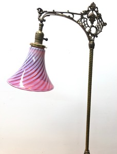 lot 4 image: Vintage 1930s Ornate Brass Bridge Lamp w Beautiful Swirled Cranberry Opalescent Glass Shade