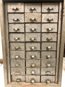 lot 267 image: heavy Duty 1930s Industrial Steel 27-Drawer PartsHardware Cabinet