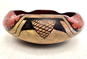 lot 291 image: Antique Maricopa Native American Potter Basket