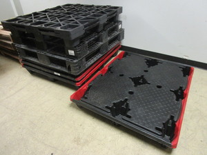HEAVY-DUTY PLASTIC PALLETS