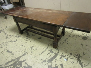SOLID WOOD COFFEE TABLE, WITH SLIDE-IN LEAFS