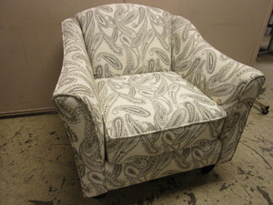 ACCENT CHAIR