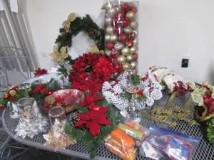 lot 12 image: Complete Christmas Decoration Packa...