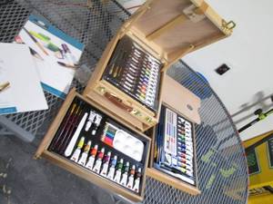 lot 20 image: Complete Artist Kit Includes Easel...
