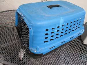lot 29 image: Pet Carrier ...