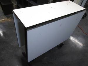 lot 41 image: 59 X 36 X 35 Collapsible Craft T...
