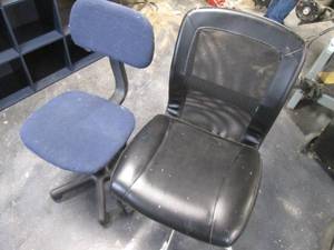 lot 46 image: (2) Office Chairs...