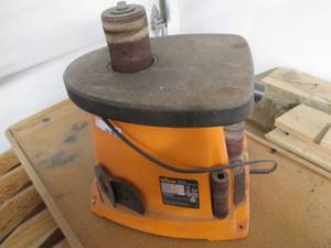 lot 63 image: Triton Oscillating Spindle Sander...