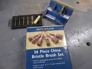 lot 123 image: Rockler 36 Pc. China Bristle Brush ...