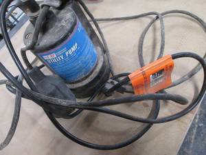 lot 144 image: 14 HP Submersible Utility Water Pu...