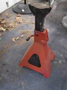 lot 162 image: (1) Jack Stand...