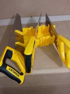 lot 4 image: Saw set with Saw box- Stanley