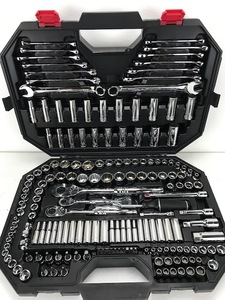 lot 1 image: Husky 194-Piece Mechanics Tool Set