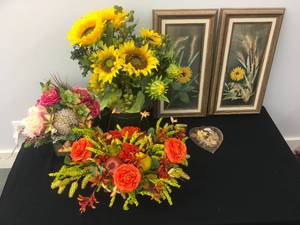 Collection of Flower-Themed Dcor