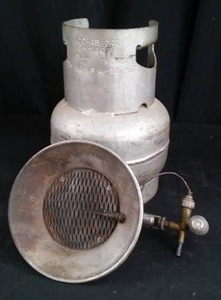lot 32 image: SMALL PROPANE TANK WITH HEATER ATTACHMENT