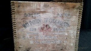 lot 35 image: DUPONT DYNAMITE WOODEN BOX
