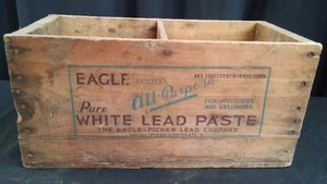 lot 37 image: EAGLE PAINTERS WOODEN DIVIDED BOX