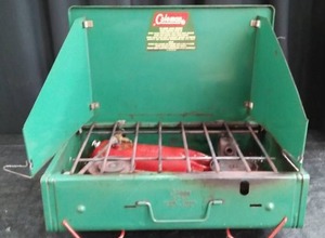 lot 59 image: VINTAGE 425D COLEMAN COOK STOVE