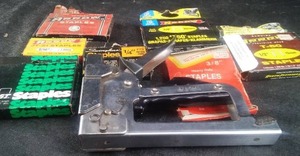 lot 80 image: STAPLE GUN