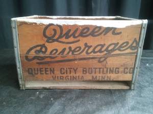 lot 106 image: VINTAGE WOODEN BOX