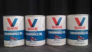 lot 118 image: VINTAGE 32 OZ OIL CANS FULL AND UNOPENED.