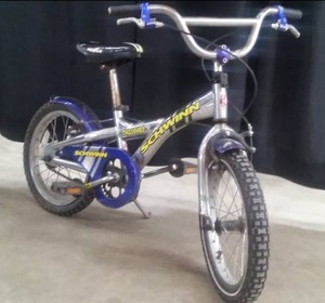 lot 125 image: SMALL SCHWINN THRASHER BIKE
