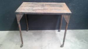 lot 136 image: METAL TABLE