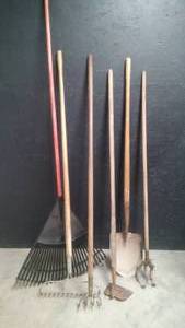 lot 140 image: MISC RAKES SHOVELS AND HOE