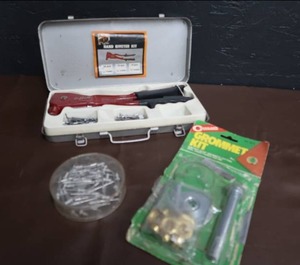 lot 149 image: BUFFALO HAND RIVITER KIT AND GROMMET KIT