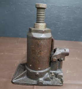 lot 154 image: HEIN WERNER BOTTLE JACK