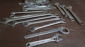lot 161 image: METAL BOX FULL OF WRENCHES.