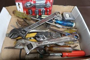 lot 162 image: SEMI MYSTERY BOX OF TOOLS.