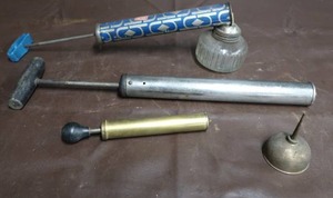 lot 163 image: PUMP SPRAYERS AND ITTY BITTY OIL CAN