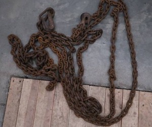 lot 175 image: CHAINS