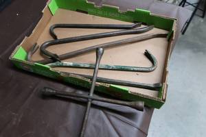 lot 180 image: PRY BARS