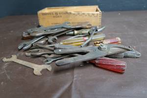 lot 182 image: TOOLS