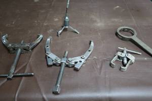 lot 188 image: HUB PULLERS