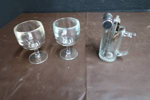 lot 211 image: DRINKING GLASSES