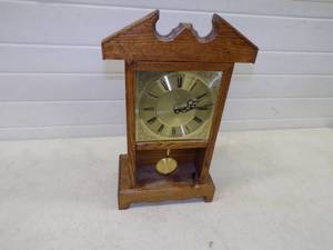lot 23 image: Wood Clock